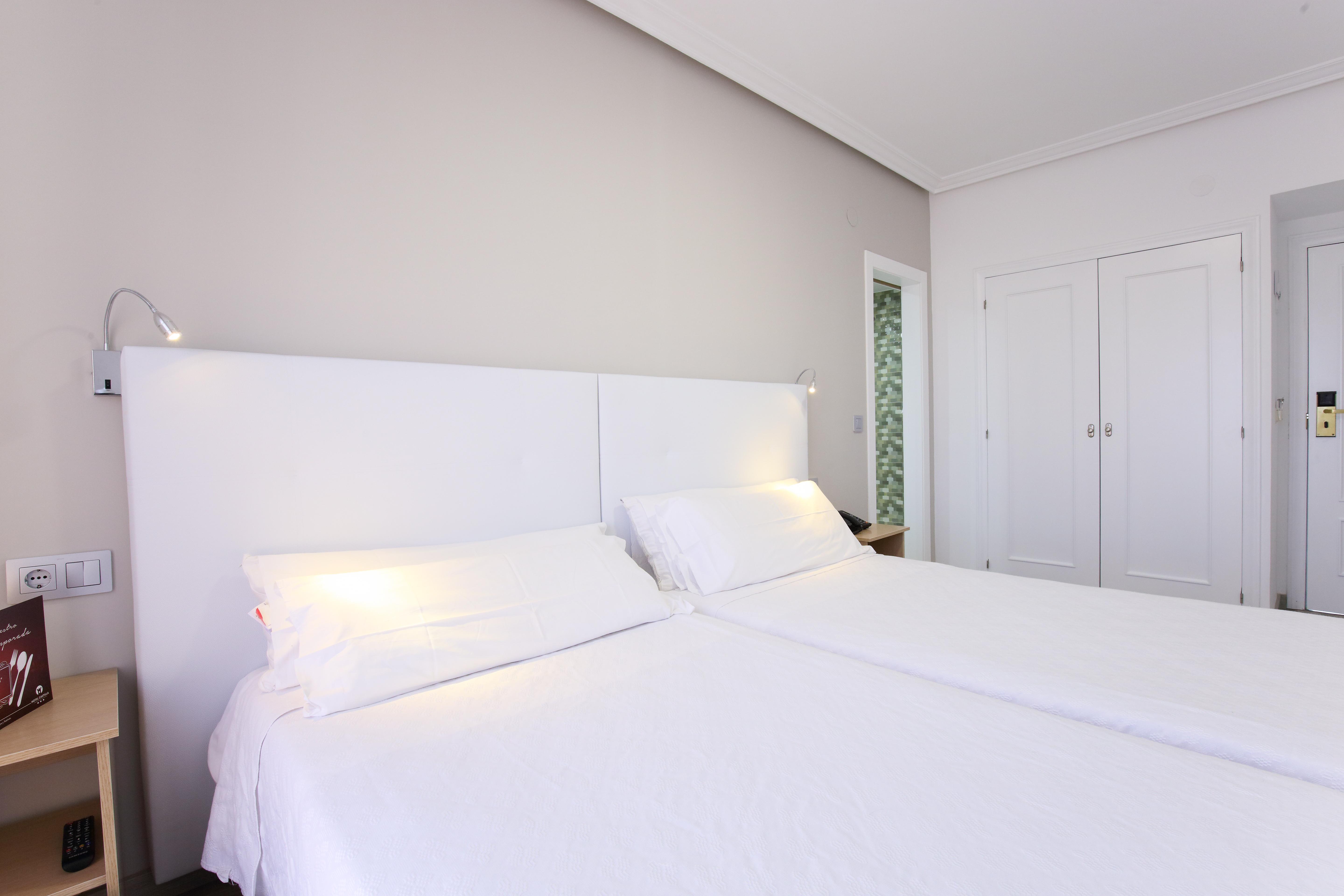 Hospedium Hotel Castilla Torrijos Buitenkant foto